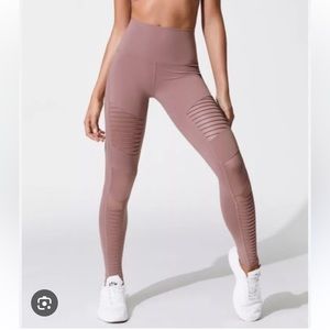 Alo high waisted moto dusty rose pink leggings 💅🏻💖